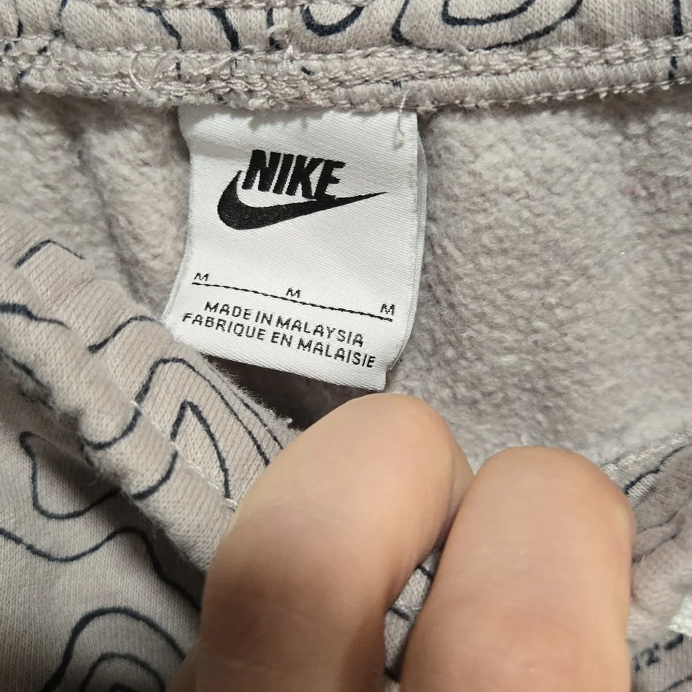 Nike• Boys Beige and Blue Cargo Joggers. Sz M